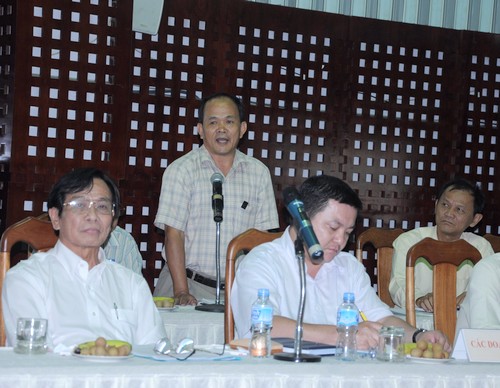 Một doanh nghiệp phát biểu tại buổi làm việc